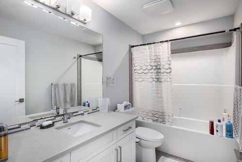 109-3075 Vint Road, Kelowna, BC - Indoor Photo Showing Bathroom