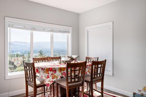 109-3075 Vint Road, Kelowna, BC - Indoor Photo Showing Dining Room