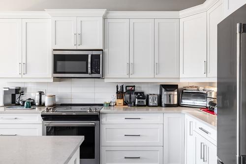 109-3075 Vint Road, Kelowna, BC - Indoor Photo Showing Kitchen