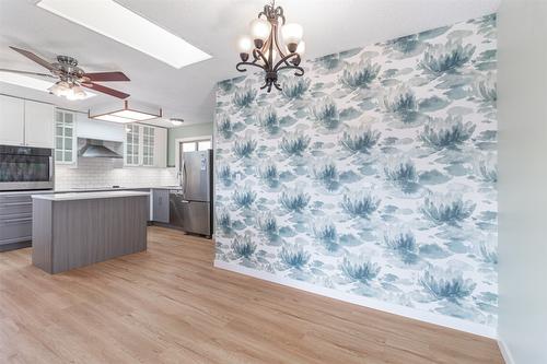 745 Camelia Road, Kelowna, BC - Indoor Photo Showing Kitchen