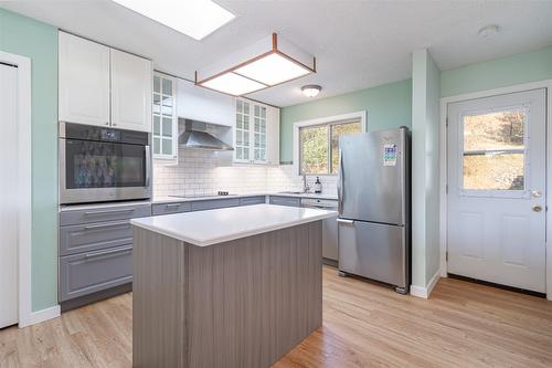 745 Camelia Road, Kelowna, BC - Indoor Photo Showing Kitchen With Upgraded Kitchen