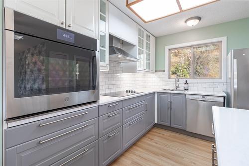 745 Camelia Road, Kelowna, BC - Indoor Photo Showing Kitchen With Upgraded Kitchen