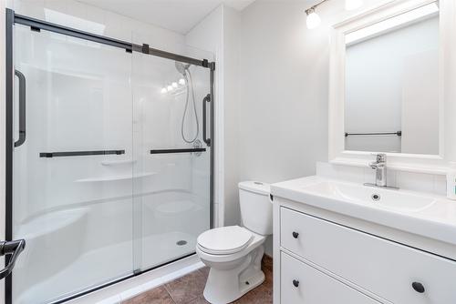 745 Camelia Road, Kelowna, BC - Indoor Photo Showing Bathroom