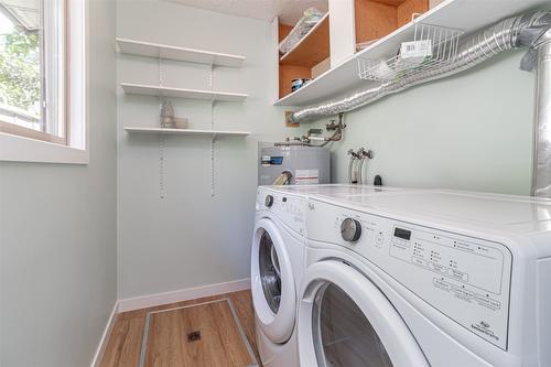 745 Camelia Road, Kelowna, BC - Indoor Photo Showing Laundry Room