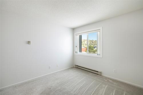 308-2035 Baron Road, Kelowna, BC - Indoor Photo Showing Other Room