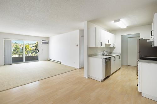 308-2035 Baron Road, Kelowna, BC - Indoor Photo Showing Kitchen