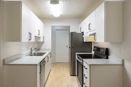 308-2035 Baron Road, Kelowna, BC - Indoor Photo Showing Kitchen With Double Sink