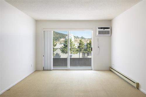 308-2035 Baron Road, Kelowna, BC - Indoor Photo Showing Other Room