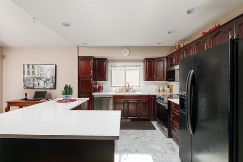 160-550 Yates Road, Kelowna, BC - Indoor Photo Showing Kitchen