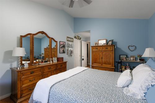 160-550 Yates Road, Kelowna, BC - Indoor Photo Showing Bedroom