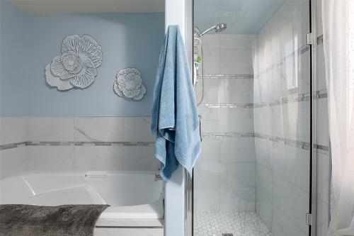 160-550 Yates Road, Kelowna, BC - Indoor Photo Showing Bathroom