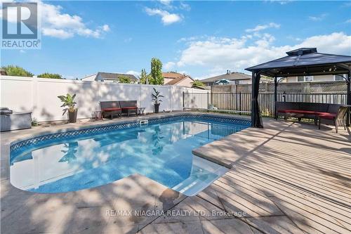 6736 Buckingham Drive, Niagara Falls, ON - Outdoor With In Ground Pool With Deck Patio Veranda