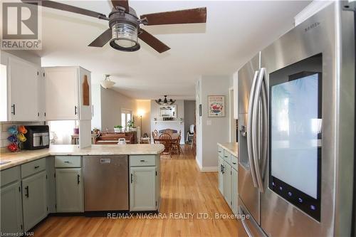 6736 Buckingham Drive, Niagara Falls, ON - Indoor Photo Showing Kitchen