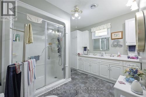 316 Culver Place, London, ON - Indoor Photo Showing Bathroom