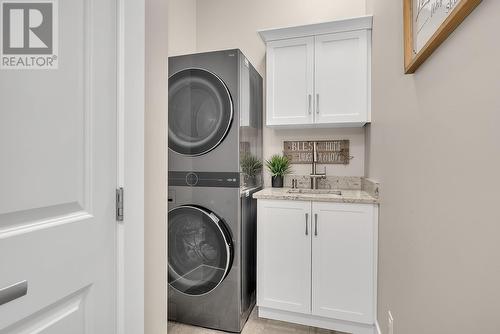 3039 Burtch Road, Kelowna, BC - Indoor Photo Showing Laundry Room