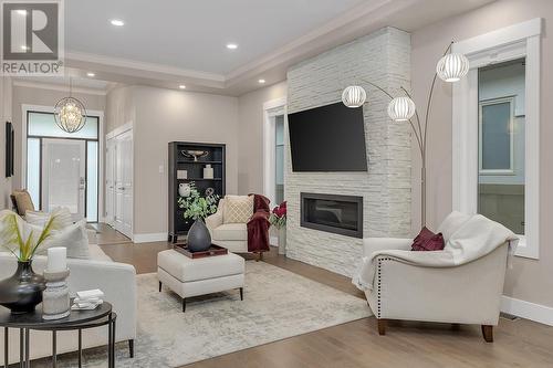 3039 Burtch Road, Kelowna, BC - Indoor Photo Showing Other Room With Fireplace