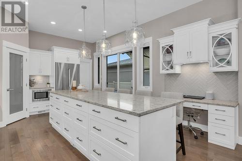 3039 Burtch Road, Kelowna, BC - Indoor Photo Showing Kitchen With Upgraded Kitchen