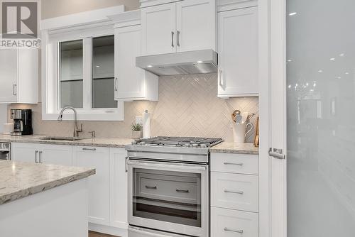 3039 Burtch Road, Kelowna, BC - Indoor Photo Showing Kitchen With Upgraded Kitchen