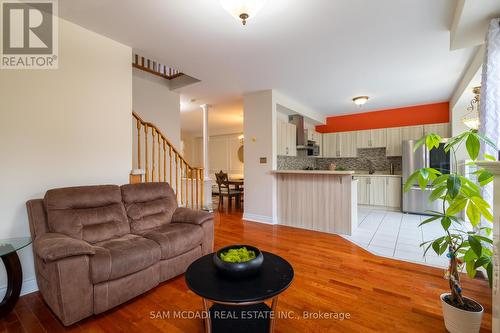 5562 Katy Gate, Mississauga (Churchill Meadows), ON - Indoor Photo Showing Living Room