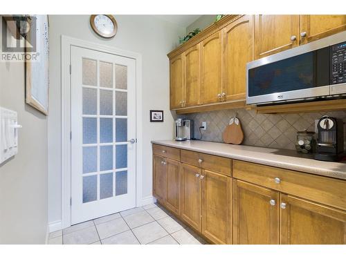 2259 Capistrano Drive, Kelowna, BC - Indoor Photo Showing Kitchen