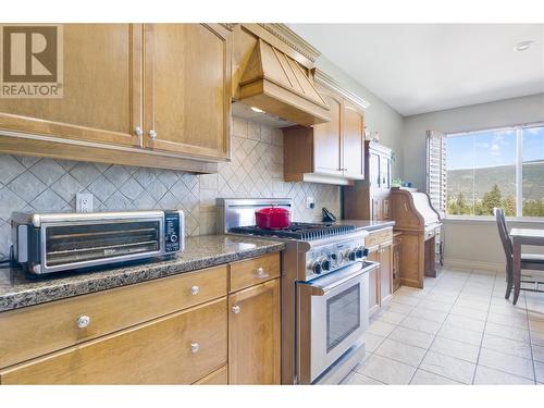 2259 Capistrano Drive, Kelowna, BC - Indoor Photo Showing Kitchen