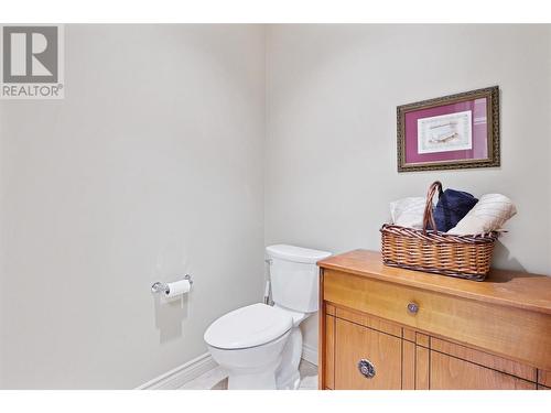 2259 Capistrano Drive, Kelowna, BC - Indoor Photo Showing Bathroom