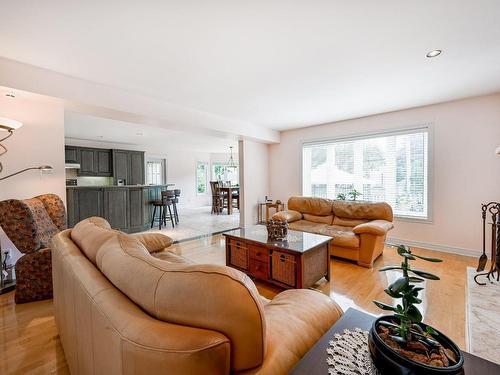 Family room - 7 Rue Du Chablis, Kirkland, QC - Indoor Photo Showing Living Room