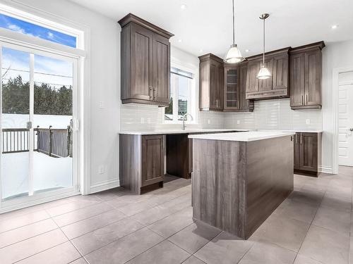 Cuisine - 33 Rue Des Cerisiers, Vaudreuil-Dorion, QC - Indoor Photo Showing Kitchen With Upgraded Kitchen