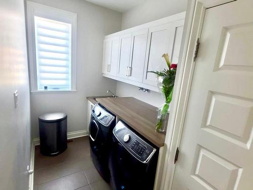 Salle de lavage - 33 Rue Des Cerisiers, Vaudreuil-Dorion, QC - Indoor