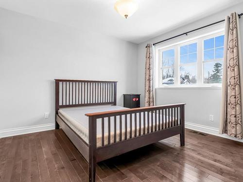 Chambre Ã Â coucher - 33 Rue Des Cerisiers, Vaudreuil-Dorion, QC - Indoor Photo Showing Bedroom