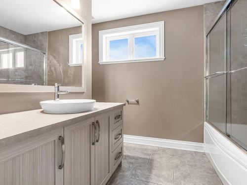 Salle de bains - 33 Rue Des Cerisiers, Vaudreuil-Dorion, QC - Indoor Photo Showing Bathroom