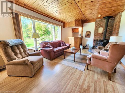 5 Noble Drive, Miller Lake, ON - Indoor Photo Showing Living Room