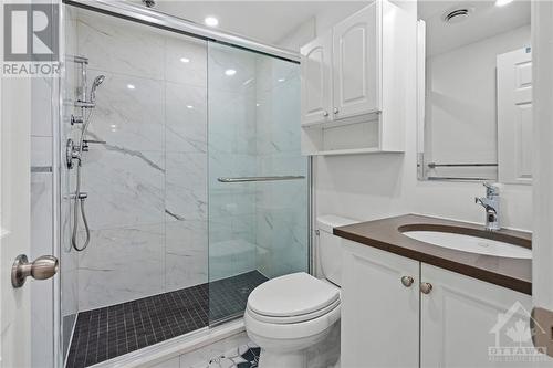 16 Seguin Street, Ottawa, ON - Indoor Photo Showing Bathroom