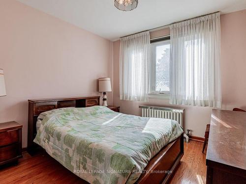 55 Pinewood Ave, Toronto, ON - Indoor Photo Showing Bedroom