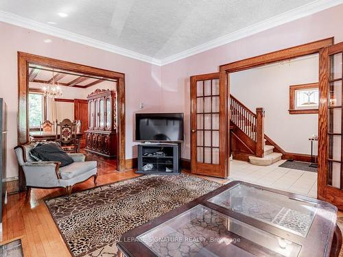 55 Pinewood Ave, Toronto, ON - Indoor Photo Showing Living Room