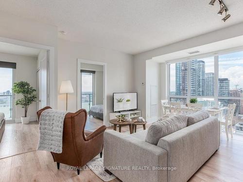 2904-300 Front St, Toronto, ON - Indoor Photo Showing Living Room