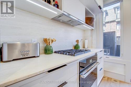 27 - 12 Powseland Crescent, Vaughan (West Woodbridge), ON - Indoor Photo Showing Kitchen