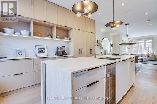 27 - 12 Powseland Crescent, Vaughan (West Woodbridge), ON - Indoor Photo Showing Kitchen With Upgraded Kitchen