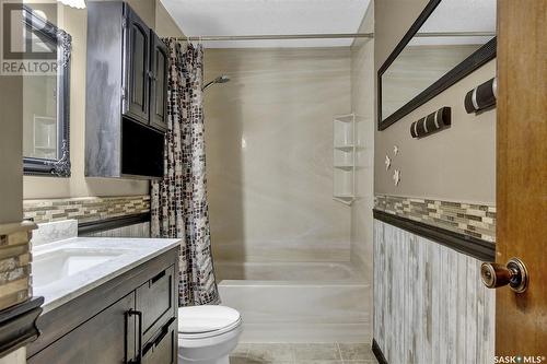 303 2Nd Avenue, Montmartre, SK - Indoor Photo Showing Bathroom