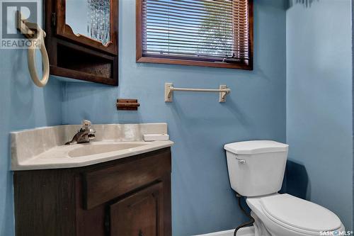 303 2Nd Avenue, Montmartre, SK - Indoor Photo Showing Bathroom