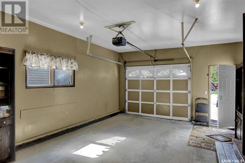 303 2Nd Avenue, Montmartre, SK - Indoor Photo Showing Garage