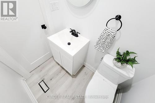 27 Harvey Street, Hamilton, ON - Indoor Photo Showing Bathroom