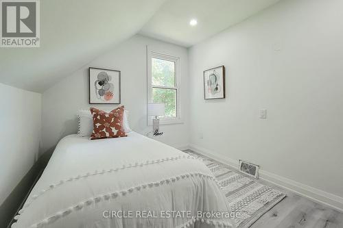 27 Harvey Street, Hamilton, ON - Indoor Photo Showing Bedroom