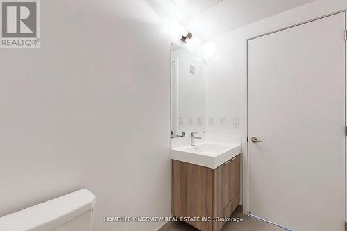 919 - 3100 Keele Street, Toronto (Downsview-Roding-Cfb), ON - Indoor Photo Showing Bathroom