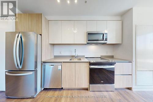 919 - 3100 Keele Street, Toronto (Downsview-Roding-Cfb), ON - Indoor Photo Showing Kitchen