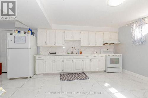 74 Linkdale Road, Brampton, ON - Indoor Photo Showing Kitchen