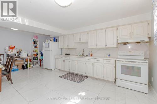 74 Linkdale Road, Brampton, ON - Indoor Photo Showing Kitchen