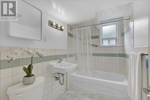 122 Burndale Avenue, Toronto, ON - Indoor Photo Showing Bathroom