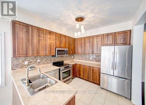 Upper - 72 Naylor Drive, Bradford West Gwillimbury (Bradford), ON - Indoor Photo Showing Kitchen With Stainless Steel Kitchen With Double Sink With Upgraded Kitchen