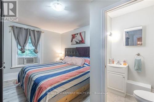 25 Albion Street, Brantford, ON - Indoor Photo Showing Bedroom